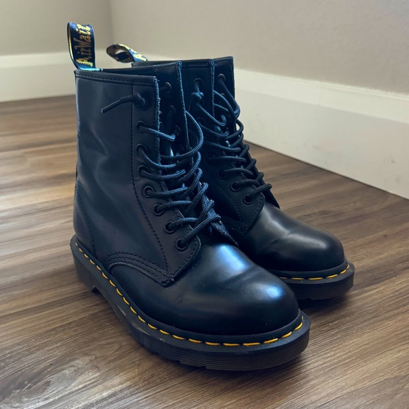 Dr. Martens Shoes - Dr. Martens 1460 WOMEN'S SMOOTH LEATHER LACE UP BOOTS
